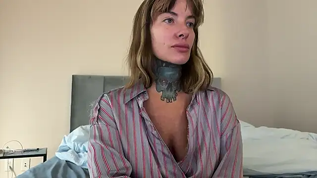 Snapshot of airgeadx chatting on 11/18/25, 04:44 airgeadx online show from 11/18/25, 04:44