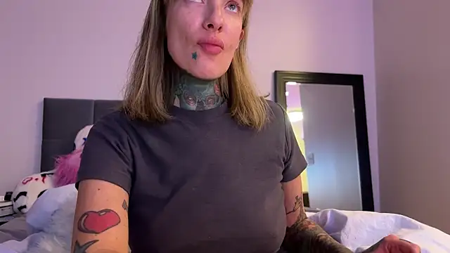 Snapshot of airgeadx chatting on 11/22/25, 10:31 airgeadx online show from 11/22/25, 10:31