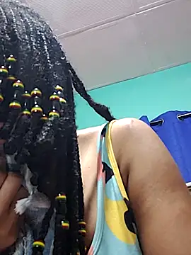 Snapshot of HONEYSWEETS_LIVE chatting on 11/19/25, 03:28 HONEYSWEETS LIVE online show from 11/19/25, 03:28