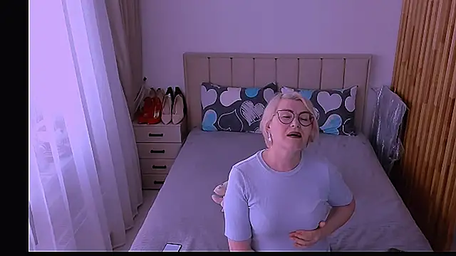 sabrinamacmarren online show from 05/11/26, 04:04