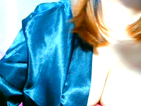 Snapshot of Hershey10 chatting on 11/19/25, 09:59 Hershey10 online show from 11/19/25, 09:59