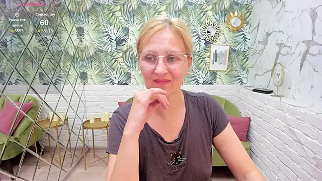 Paris Cherry online show from 09/14/25, 08:41
