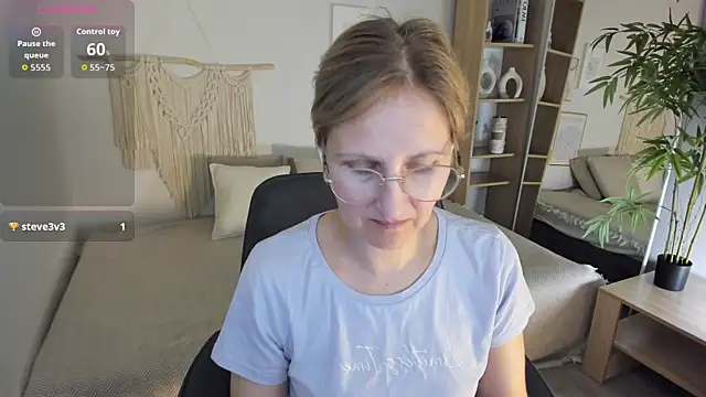 Paris Cherry online show from 09/21/25, 07:48