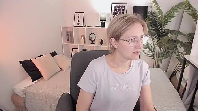 Paris Cherry online show from 10/12/25, 08:08