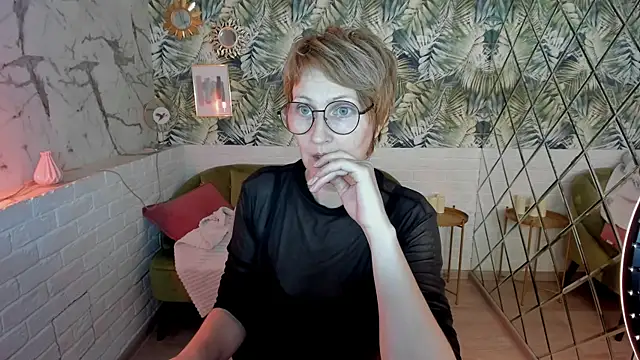 Snapshot of Paris_Cherry chatting on 08/05/26, 06:11 Paris Cherry online show from 08/05/26, 06:11