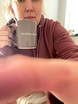 Snapshot of Anna_Alexa chatting on 11/07/25, 01:00 Anna Alexa online show from 11/07/25, 01:00