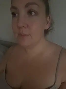 Snapshot of Anna_Alexa chatting on 11/13/25, 07:07 Anna Alexa online show from 11/13/25, 07:07