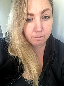 Snapshot of Anna_Alexa chatting on 11/17/25, 10:21 Anna Alexa online show from 11/17/25, 10:21