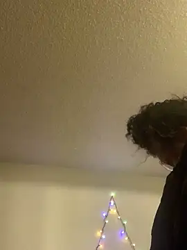 Snapshot of DezerayDelicious chatting on 12/23/24, 06:11 DezerayDelicious online show from 12/23/24, 06:11