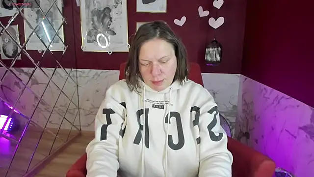 Snapshot of KellyPerfection chatting on 02/13/25, 01:26 KellyPerfection online show from 02/13/25, 01:26
