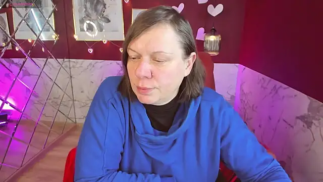 Snapshot of KellyPerfection chatting on 02/17/25, 01:21 KellyPerfection online show from 02/17/25, 01:21
