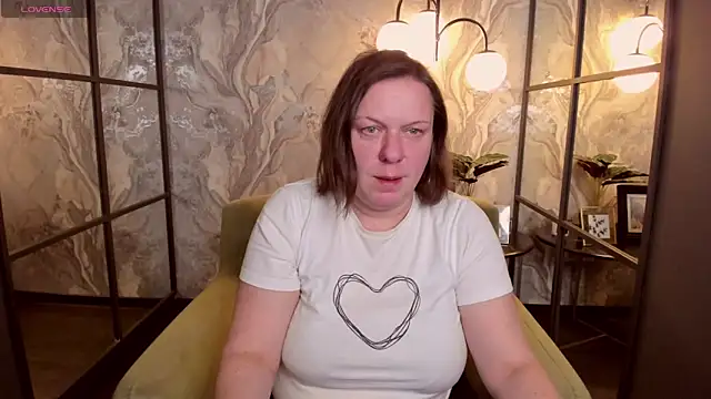 Snapshot of KellyPerfection chatting on 02/24/25, 01:21 KellyPerfection online show from 02/24/25, 01:21