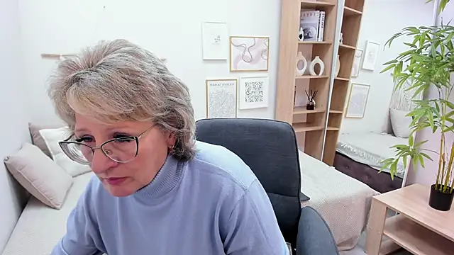 EvelynJoyful online show from 10/17/25, 05:21