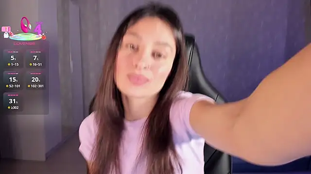 Snapshot of EllaFresh chatting on 10/16/25, 01:17 EllaFresh online show from 10/16/25, 01:17