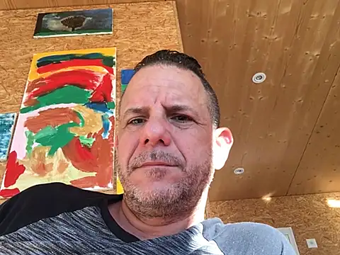 Snapshot of maxymloli chatting on 12/15/24, 09:24 maxymloli online show from 12/15/24, 09:24