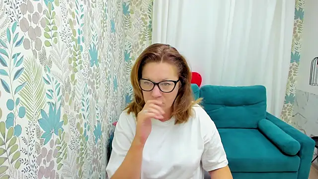 Snapshot of LeaPure chatting on 09/20/25, 05:08 LeaPure online show from 09/20/25, 05:08