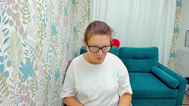 Snapshot of LeaPure chatting on 09/21/25, 05:09 LeaPure online show from 09/21/25, 05:09