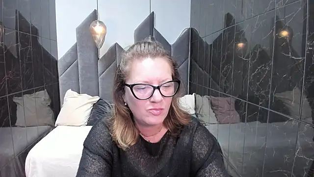 Snapshot of LeaPure chatting on 09/28/25, 05:24 LeaPure online show from 09/28/25, 05:24