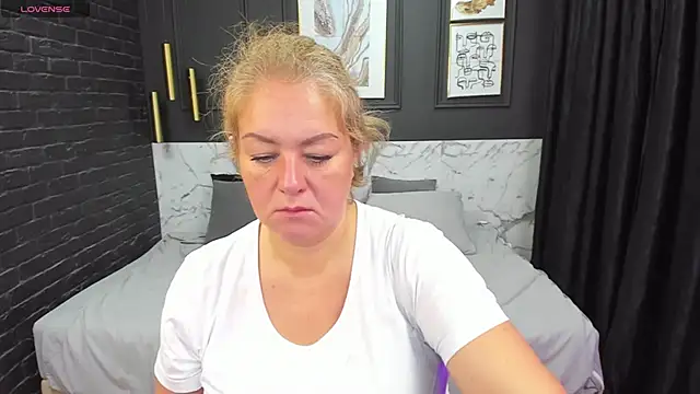 JenniferLight online show from 12/03/24, 08:17