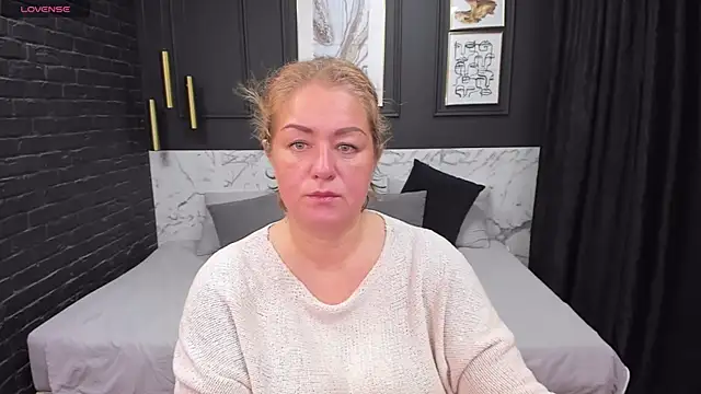 JenniferLight online show from 12/08/24, 08:25