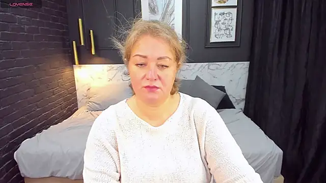 JenniferLight online show from 01/18/25, 01:08