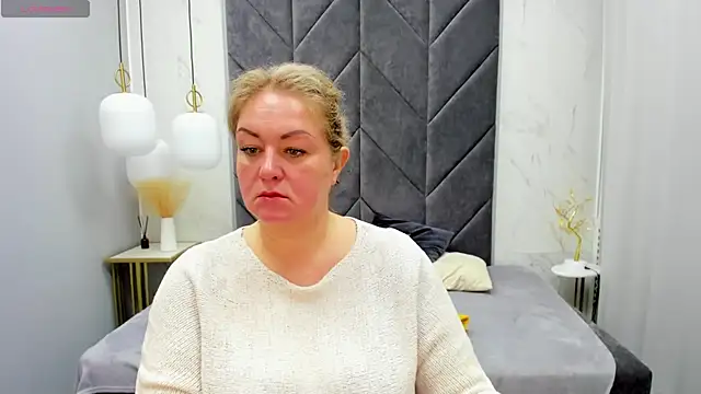 JenniferLight online show from 02/04/25, 08:06