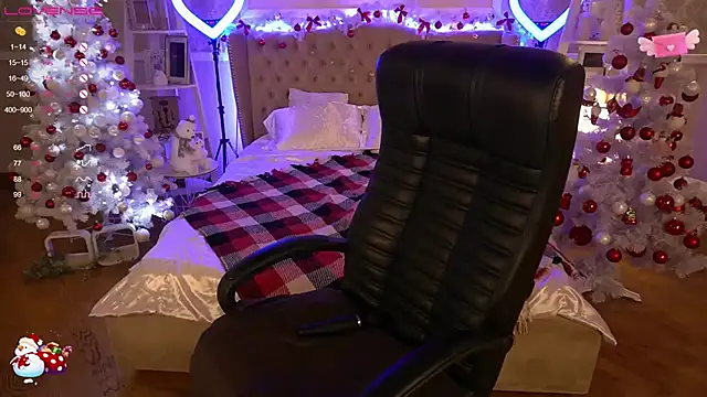 FoxyShy online show from 12/12/24, 12:55