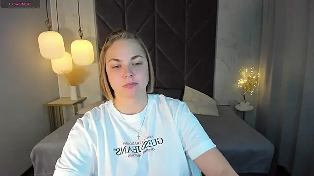 Snapshot of TataArdent chatting on 12/19/24, 08:23 TataArdent online show from 12/19/24, 08:23