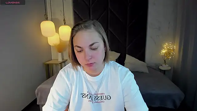 Snapshot of TataArdent chatting on 12/20/24, 02:30 TataArdent online show from 12/20/24, 02:30