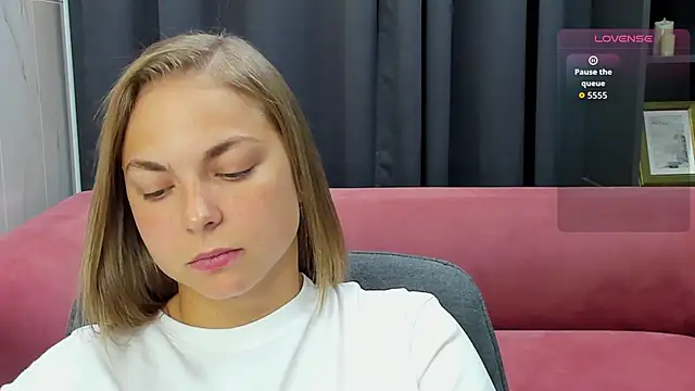 Snapshot of TataArdent chatting on 10/24/25, 08:27 TataArdent online show from 10/24/25, 08:27