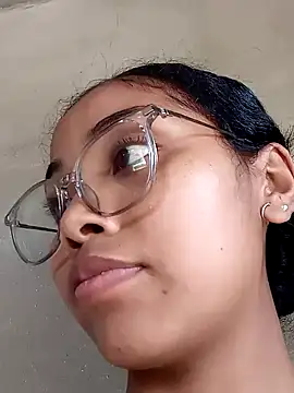 Snapshot of naya86 chatting on 12/18/24, 11:24 naya86 online show from 12/18/24, 11:24