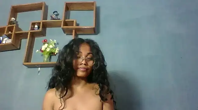 Snapshot of naya86 chatting on 12/21/24, 12:27 naya86 online show from 12/21/24, 12:27