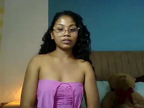 Snapshot of naya86 chatting on 10/22/25, 11:54 naya86 online show from 10/22/25, 11:54