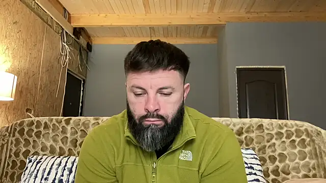 Snapshot of AlphaSparks chatting on 10/21/25, 02:34 AlphaSparks online show from 10/21/25, 02:34