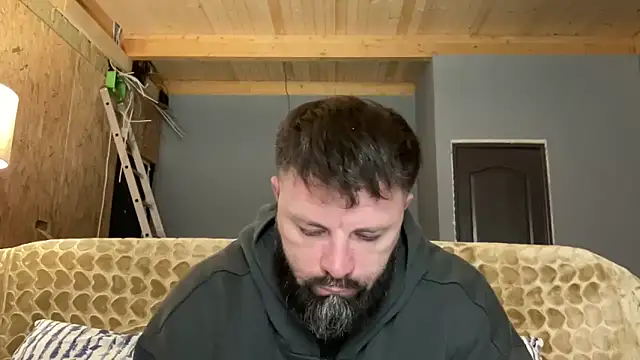 Snapshot of AlphaSparks chatting on 10/22/25, 02:45 AlphaSparks online show from 10/22/25, 02:45