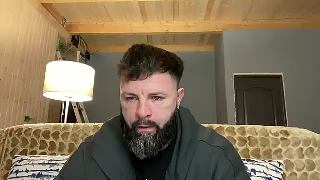 Snapshot of AlphaSparks chatting on 10/24/25, 02:52 AlphaSparks online show from 10/24/25, 02:52