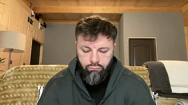 Snapshot of AlphaSparks chatting on 11/13/25, 03:49 AlphaSparks online show from 11/13/25, 03:49