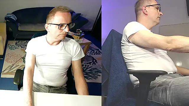 Snapshot of masturchris chatting on 09/17/25, 08:43 masturchris online show from 09/17/25, 08:43