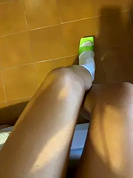 Snapshot of Wet-Pussycat chatting on 11/13/25, 06:07 Wet-Pussycat online show from 11/13/25, 06:07