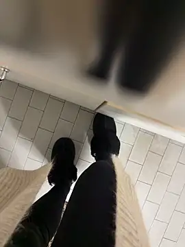 Snapshot of Wet-Pussycat chatting on 12/04/25, 04:38 Wet-Pussycat online show from 12/04/25, 04:38