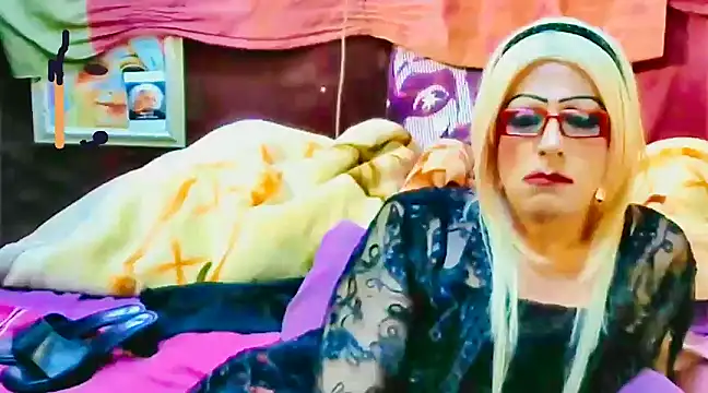Goldeena online show from 01/11/25, 02:41