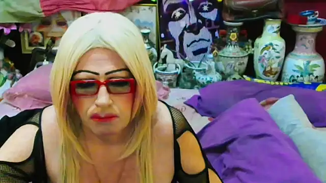 Goldeena online show from 09/11/25, 12:22