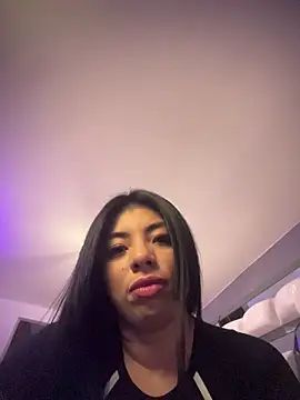 Snapshot of miaparkers chatting on 12/13/25, 11:43 miaparkers online show from 12/13/25, 11:43