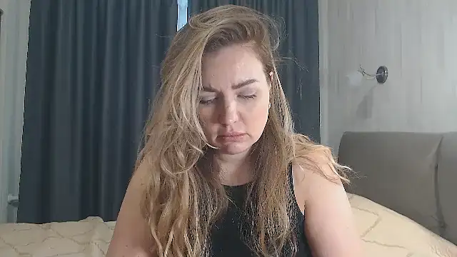 Snapshot of xxkristinaxx chatting on 11/12/25, 08:26 xxkristinaxx online show from 11/12/25, 08:26