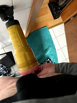 Snapshot of Bong_Geek-420 chatting on 10/26/25, 12:00 Bong Geek-420 online show from 10/26/25, 12:00