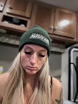 Snapshot of _Rapunzel_ chatting on 03/04/25, 07:30 Rapunzel online show from 03/04/25, 07:30