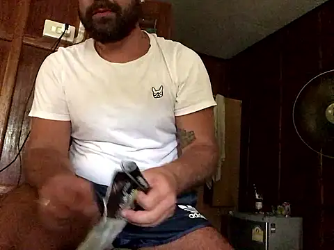 Snapshot of fuckerplayer1 chatting on 12/04/24, 07:28 fuckerplayer1 online show from 12/04/24, 07:28