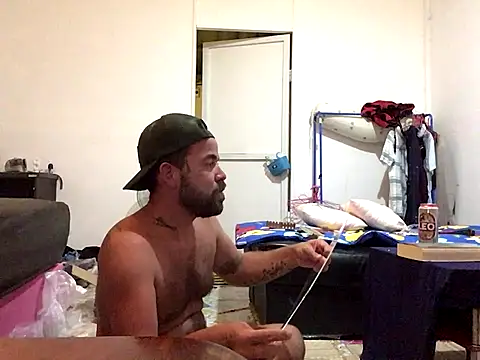 Snapshot of fuckerplayer1 chatting on 11/30/25, 04:11 fuckerplayer1 online show from 11/30/25, 04:11