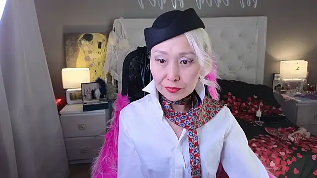 Snapshot of RoxalanaStar chatting on 03/29/26, 10:04 RoxalanaStar online show from 03/29/26, 10:04