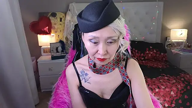 Snapshot of RoxalanaStar chatting on 03/31/26, 12:05 RoxalanaStar online show from 03/31/26, 12:05